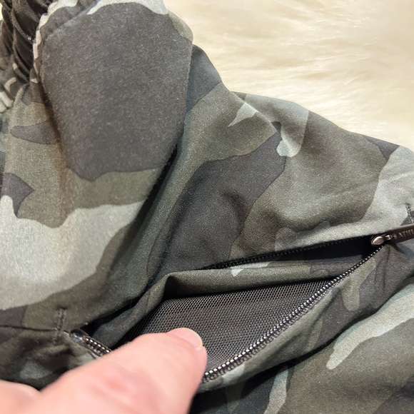 Athleta ⚜️ Multi Green Camo Mesh Racer Run Short 4” - Picture 8 of 9